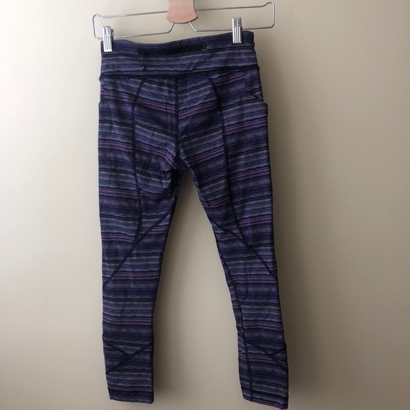 Lululemon Size 4 Purple Cropped Leggings - Picture 3 of 5